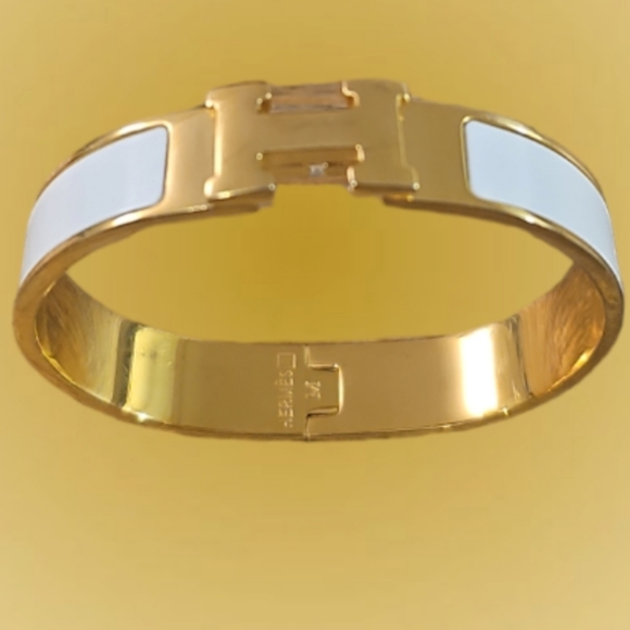 Authentic Hermes Narrow Click H Bracelet in Enamel with Gold-Plated hardware - Picture 4 of 7